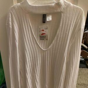 H&M White V-Neck Shirt Size Medium
